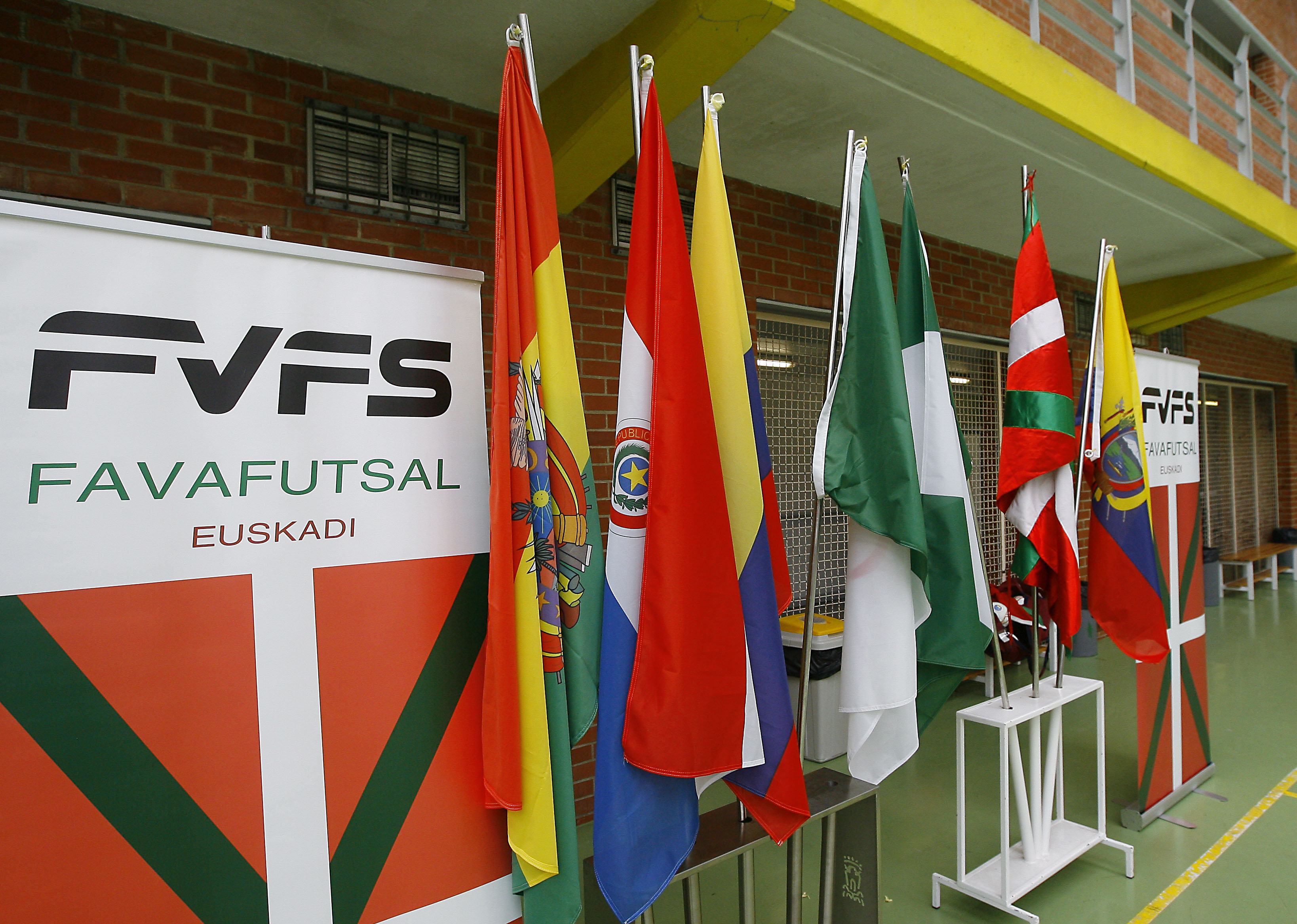Primer Mundialito de Futsal. sábado 11 últimos partidos de grupos. Domingo 12 semifinales.